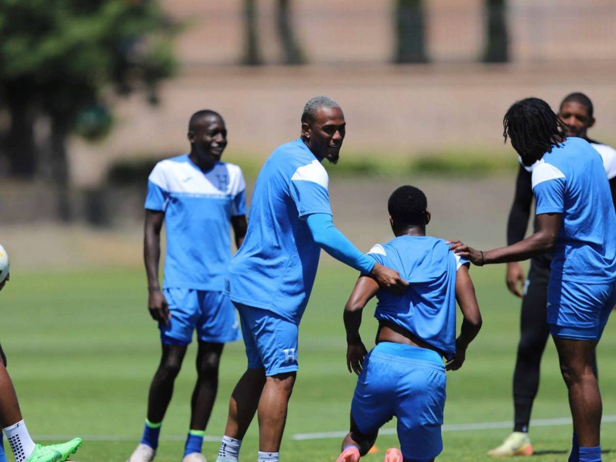 Visita especial en el entrenamiento de Honduras antes del duelo contra México