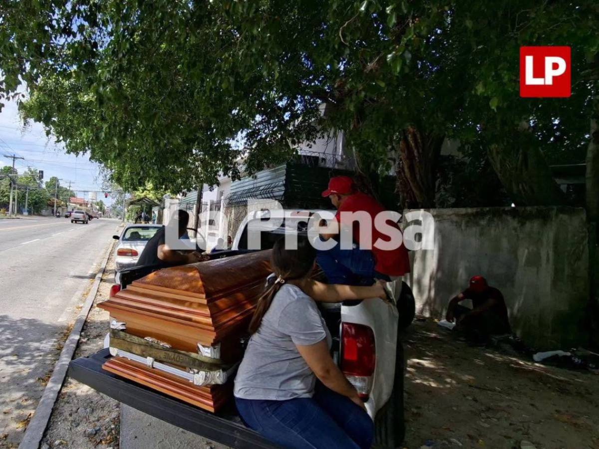 Familiares esperan la entrega de cuerpos de las víctimas del accidente en Yoro
