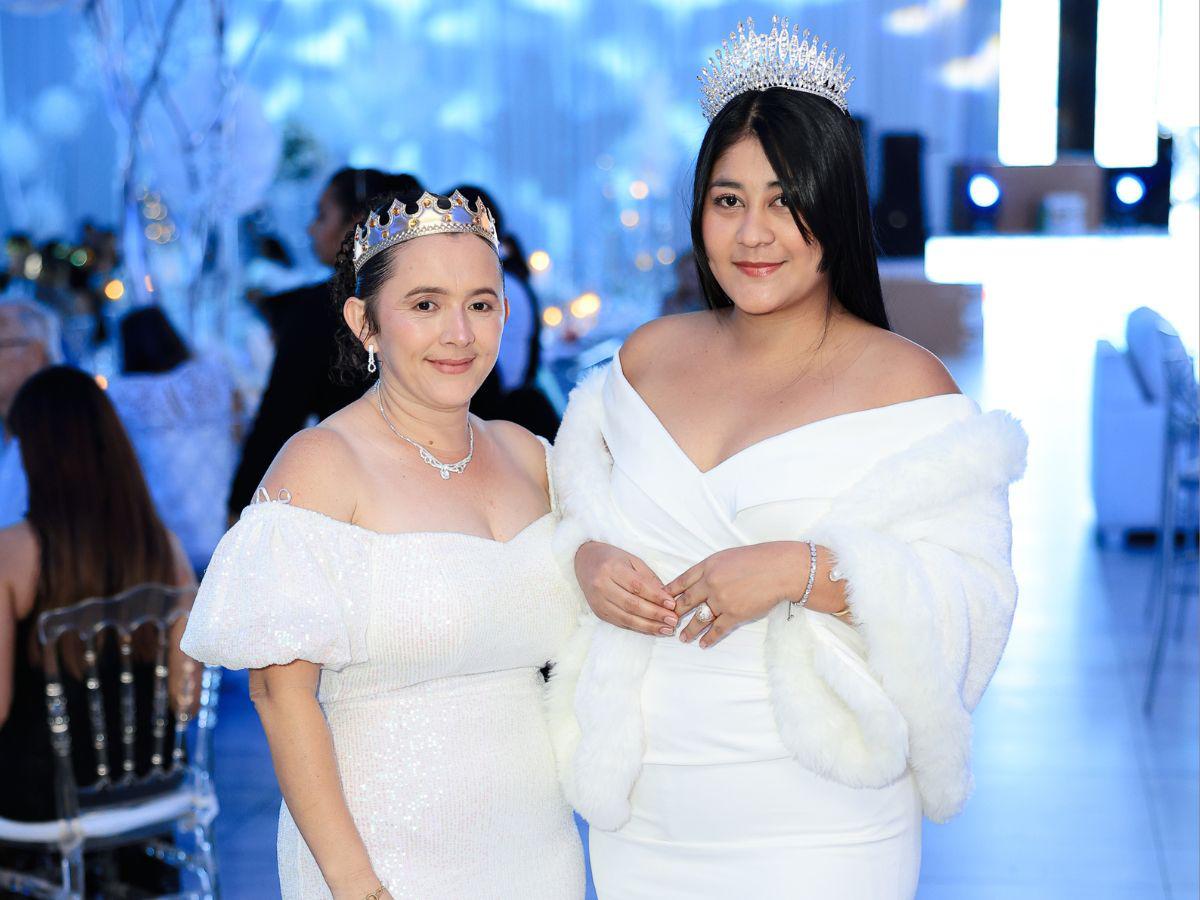 UTH y Grupo Inversa celebra su cena navideña con una noche inspirada en La Reina de Hielo y El Cazador