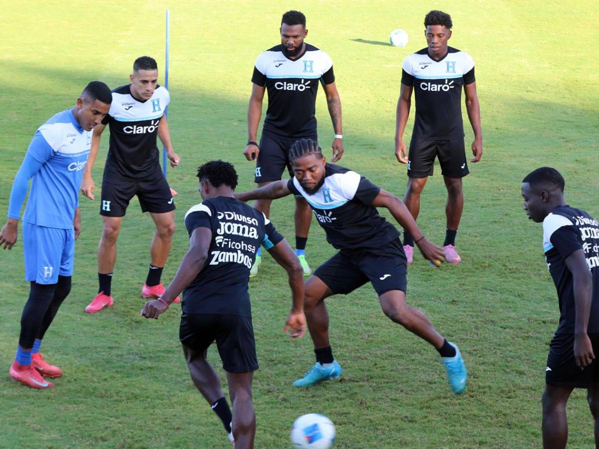 Selección de Honduras tuvo primer entreno, caras nuevas y alarma con jugador