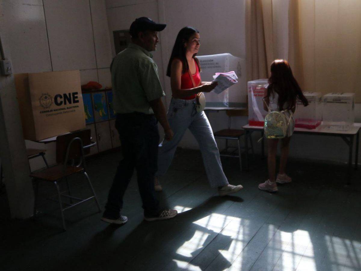 Seguidores de Libre y PNH casi se van a los golpes en centro de votación