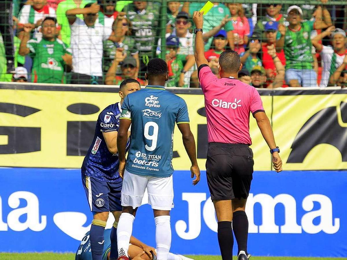 Héctor Castellanos denuncia a árbitros y confirma ofertas de otros equipos