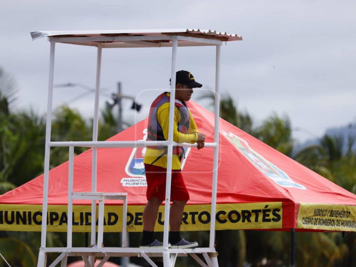 Sol, mar y alegría marcan el ambiente en Puerto Cortés