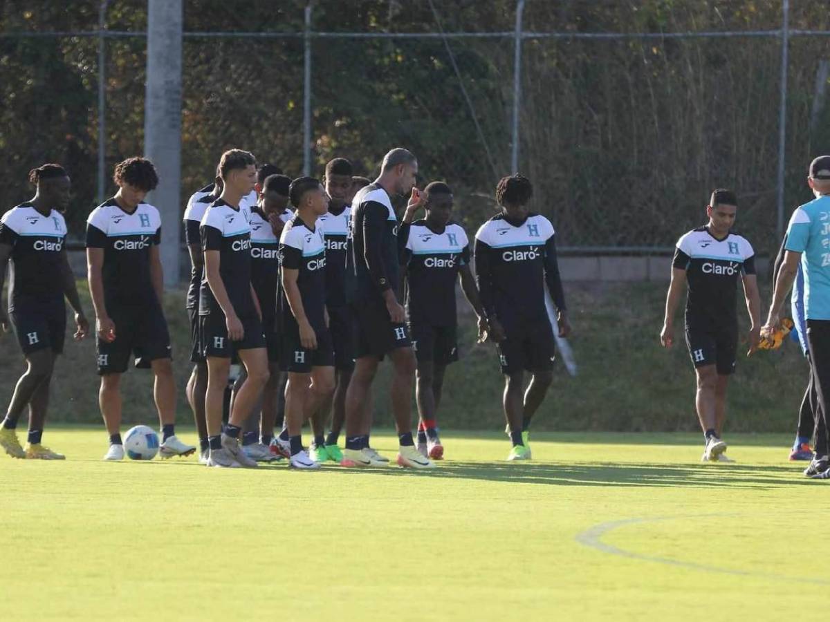 Selección de Honduras con visita sorpresa y caras nuevas en su primer entrenamiento