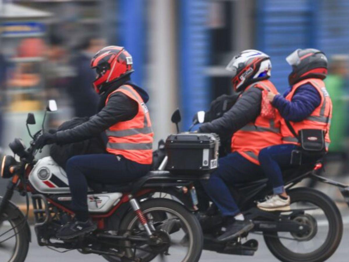 Así debe lucir correctamente el chaleco reflectivo, según DNVT