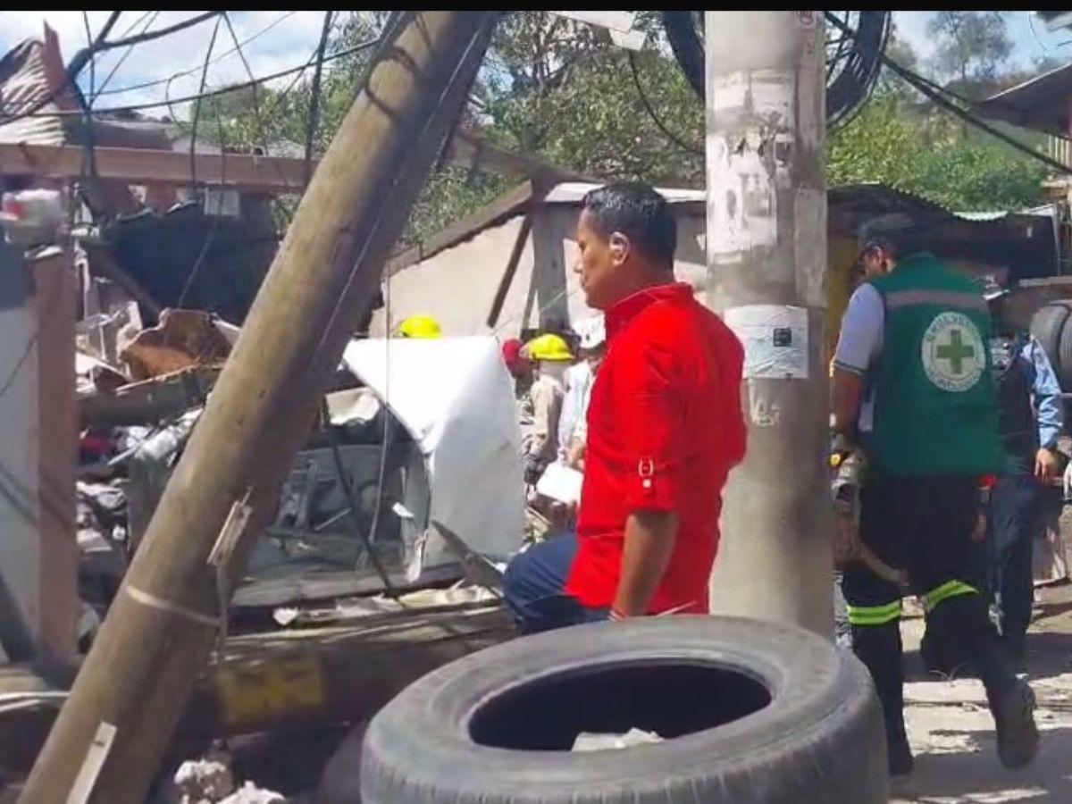 Con un bebé en brazos: Ingresan al Hospital Escuela heridos tras accidente de volqueta