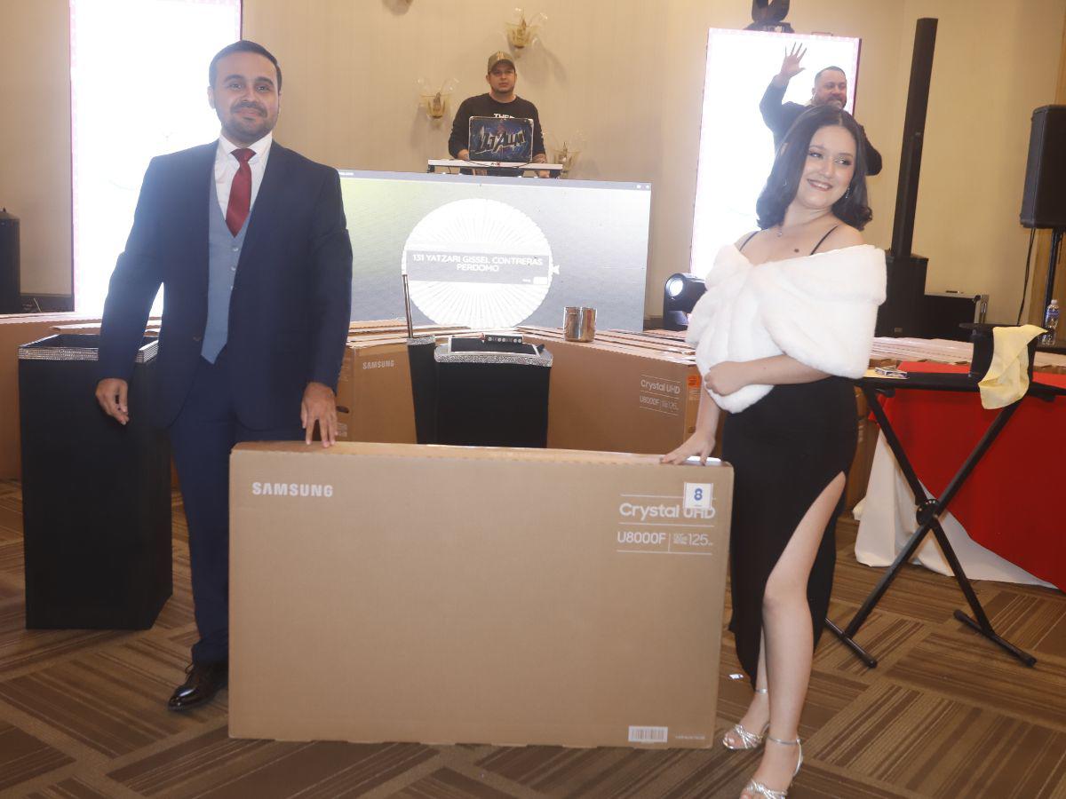 Cofisa celebra su tradicional cena navideña con una elegante temática Circus