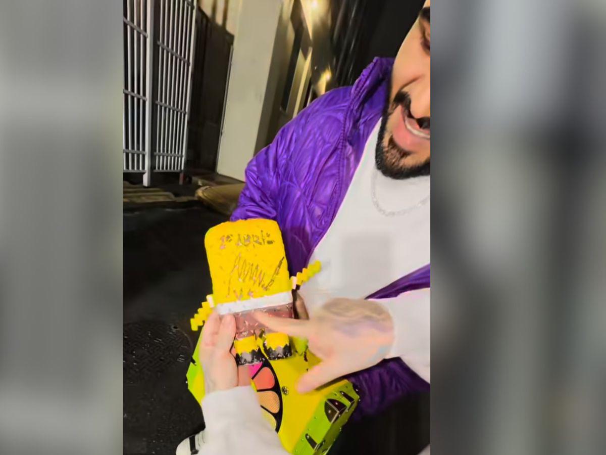 Tekashi 6ix9ine sale de la cárcel y presume autógrafo de Nicolás Maduro