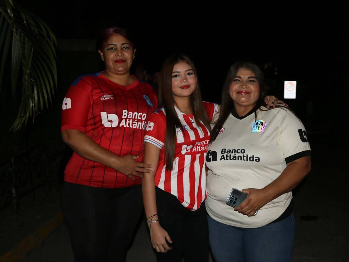 Espectacular banderazo de la afición del Olimpia y piden la Copa 40 ante Marathón