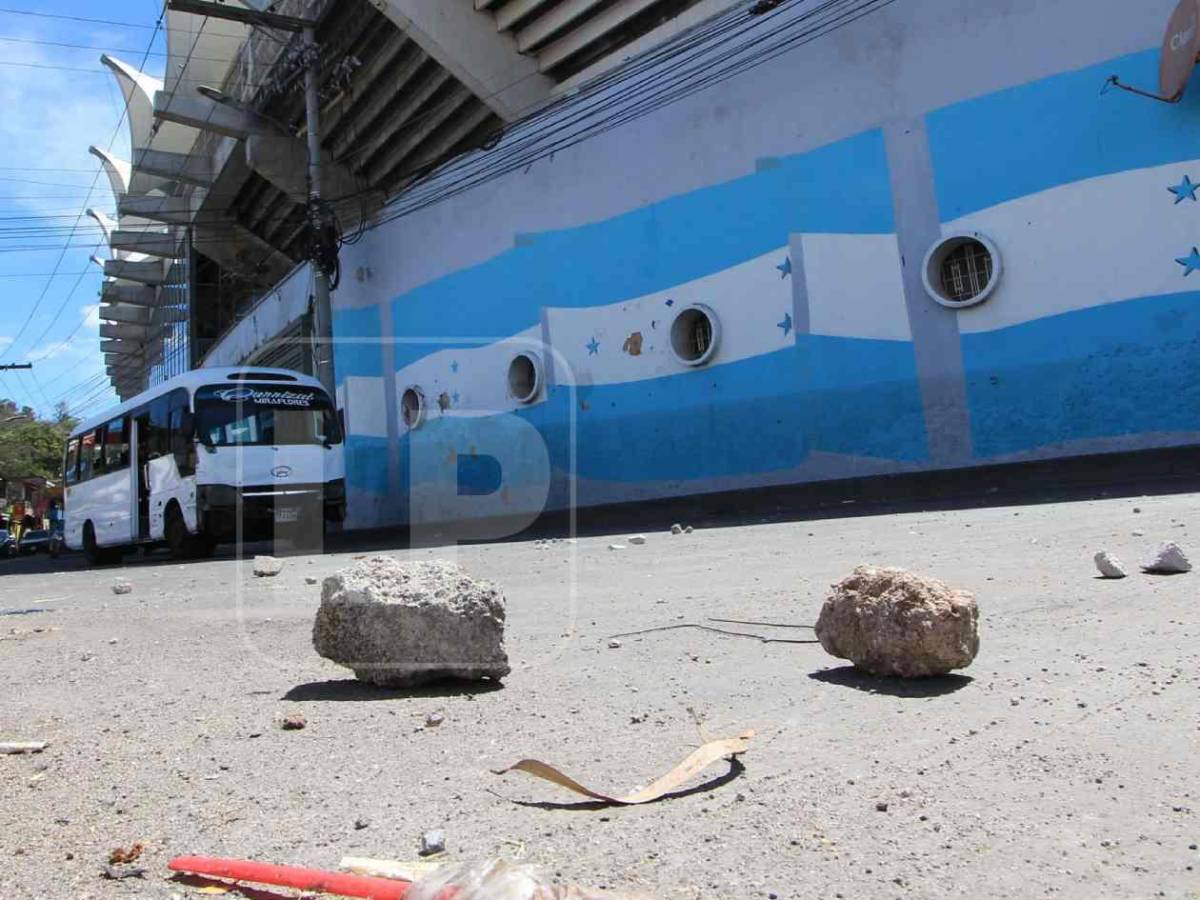 Devastación en el Nacional: Así lucen las calles tras disturbios en Motagua-Olimpia