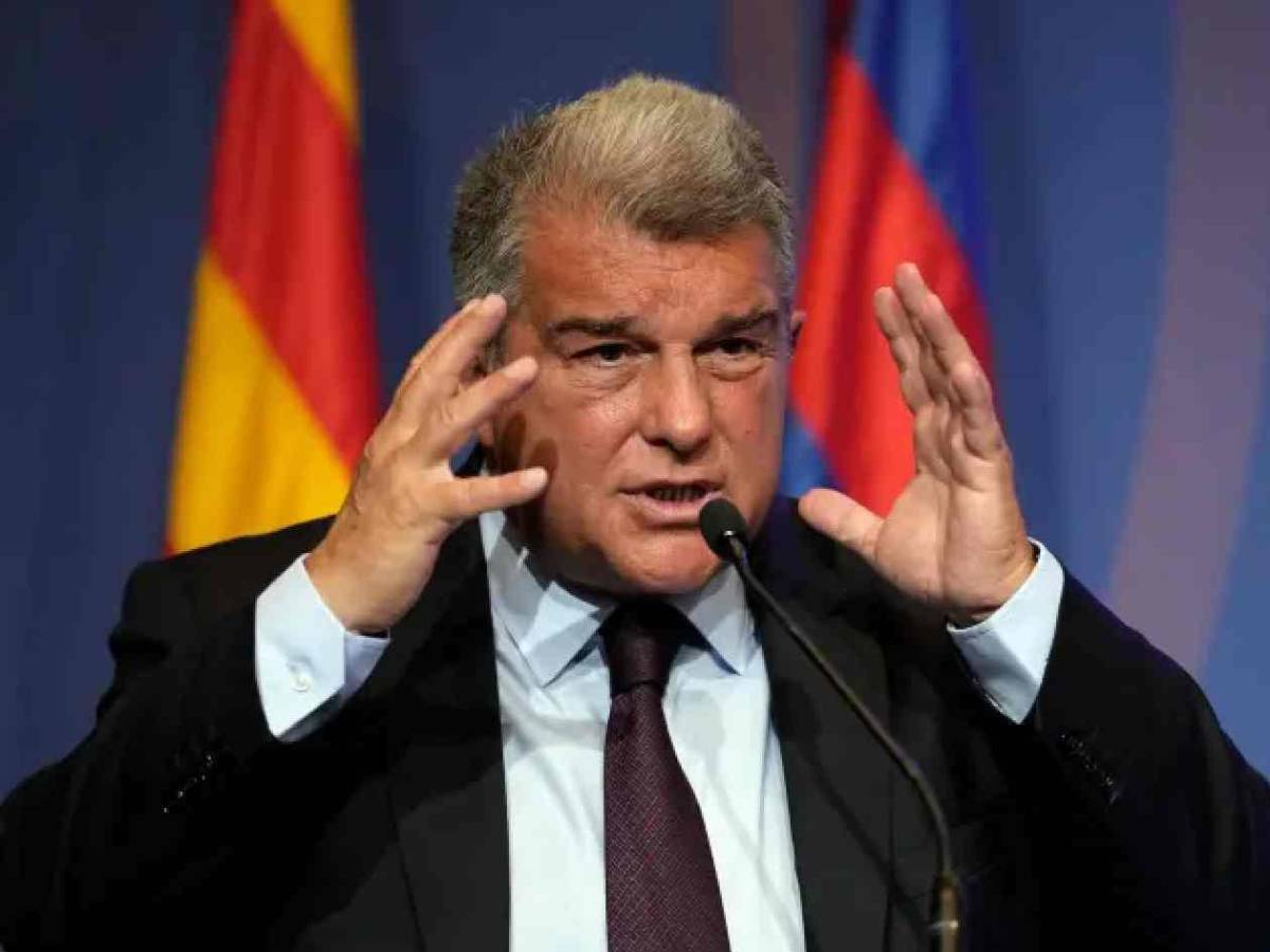 Laporta avisa: Barcelona toma decisión con Julián Álvarez para próximo mercado