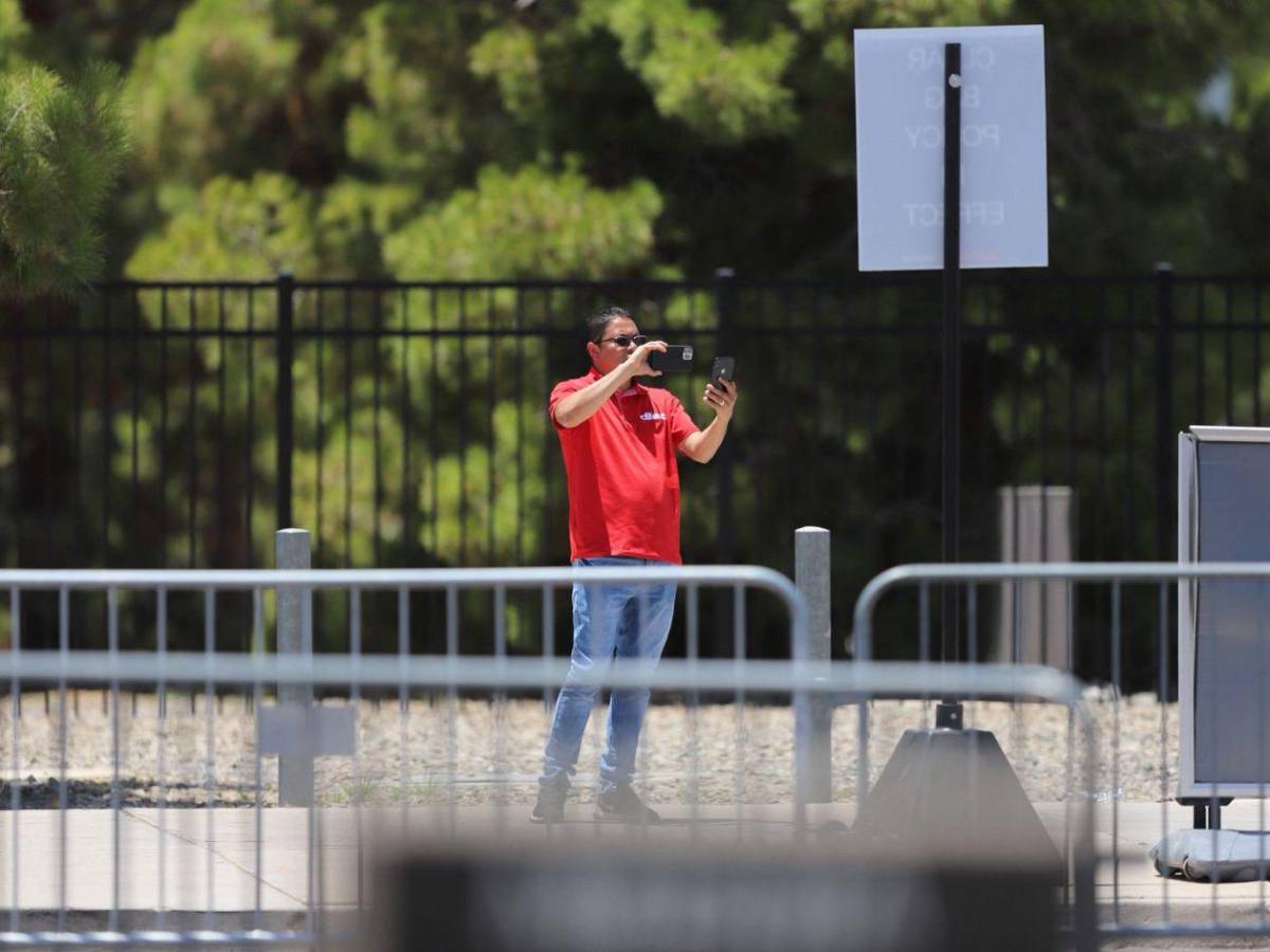 Ambiente y belleza en el partido Panamá-Honduras: ¿quién es la chica de pelo rubio?