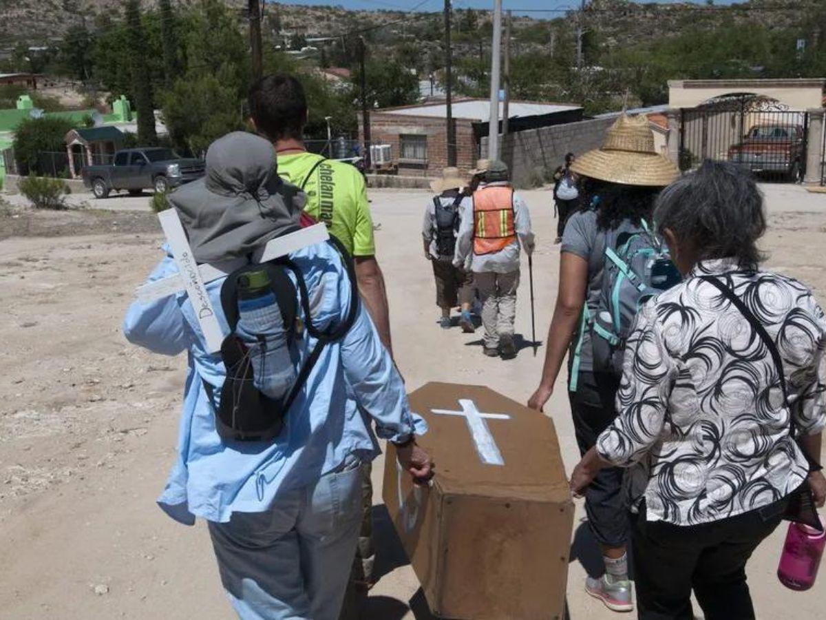 “Caminata del migrante” avanza a la frontera de EEUU en tributo a los muertos