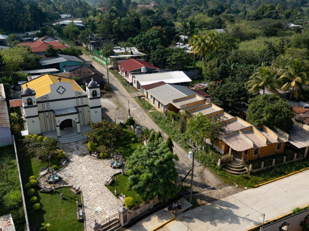 La maleza devora las mansiones de los Valle
