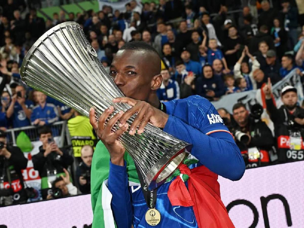 Real Madrid tiene nuevo 9 y anuncia otra salida; PSG le pone precio a crack