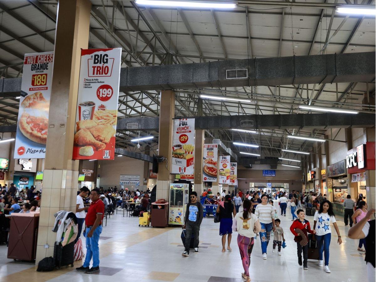 Menor concurrencia marca el retorno de viajeros en la Gran Central de Buses