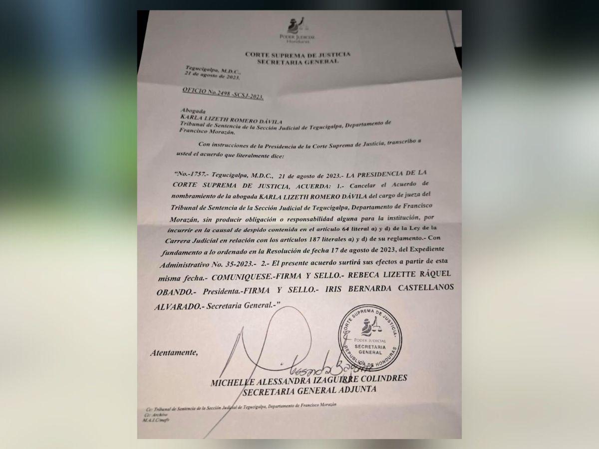 El documento que confirma la destitución de Romero.