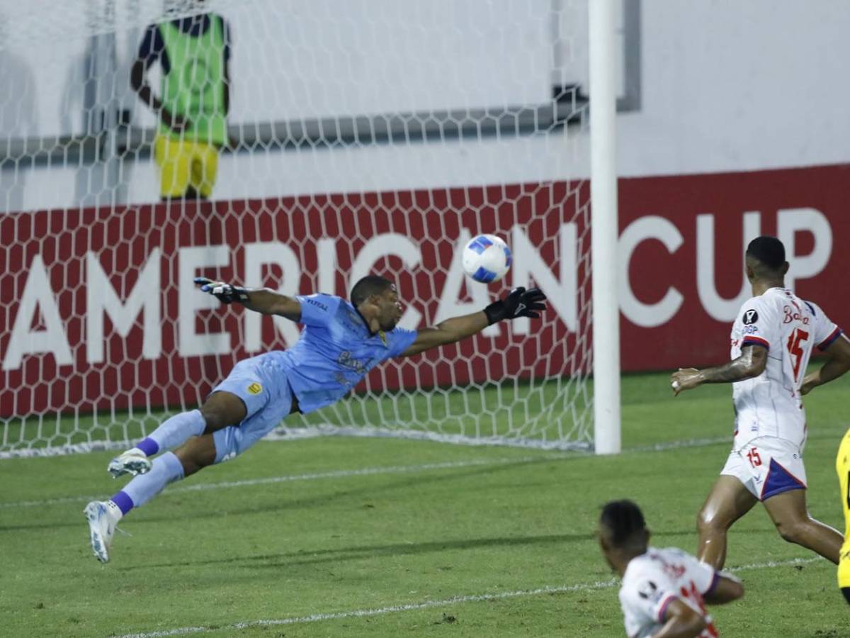 Decepción en el Real España, el villano, héroe, esposa de jugador y la chica del Plaza Amador