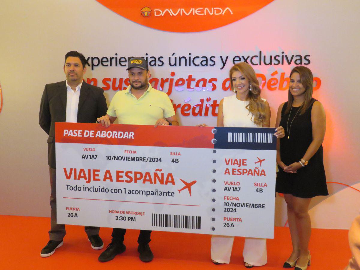 Los ganadores Wilmer Alexander y Erika Carolina Ramírez.