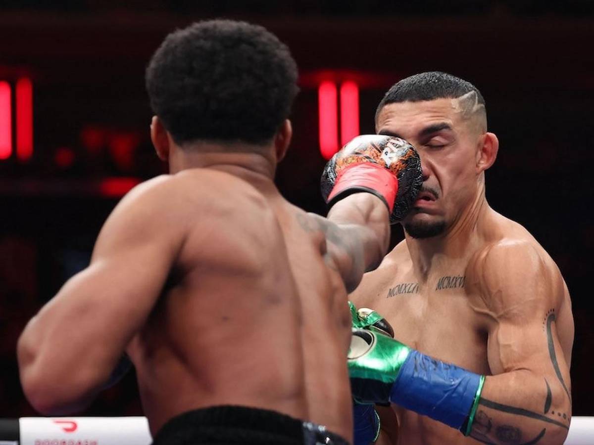 Los duros golpes que recibió Teófimo López ante Shakur Stevenson y sufrió burla