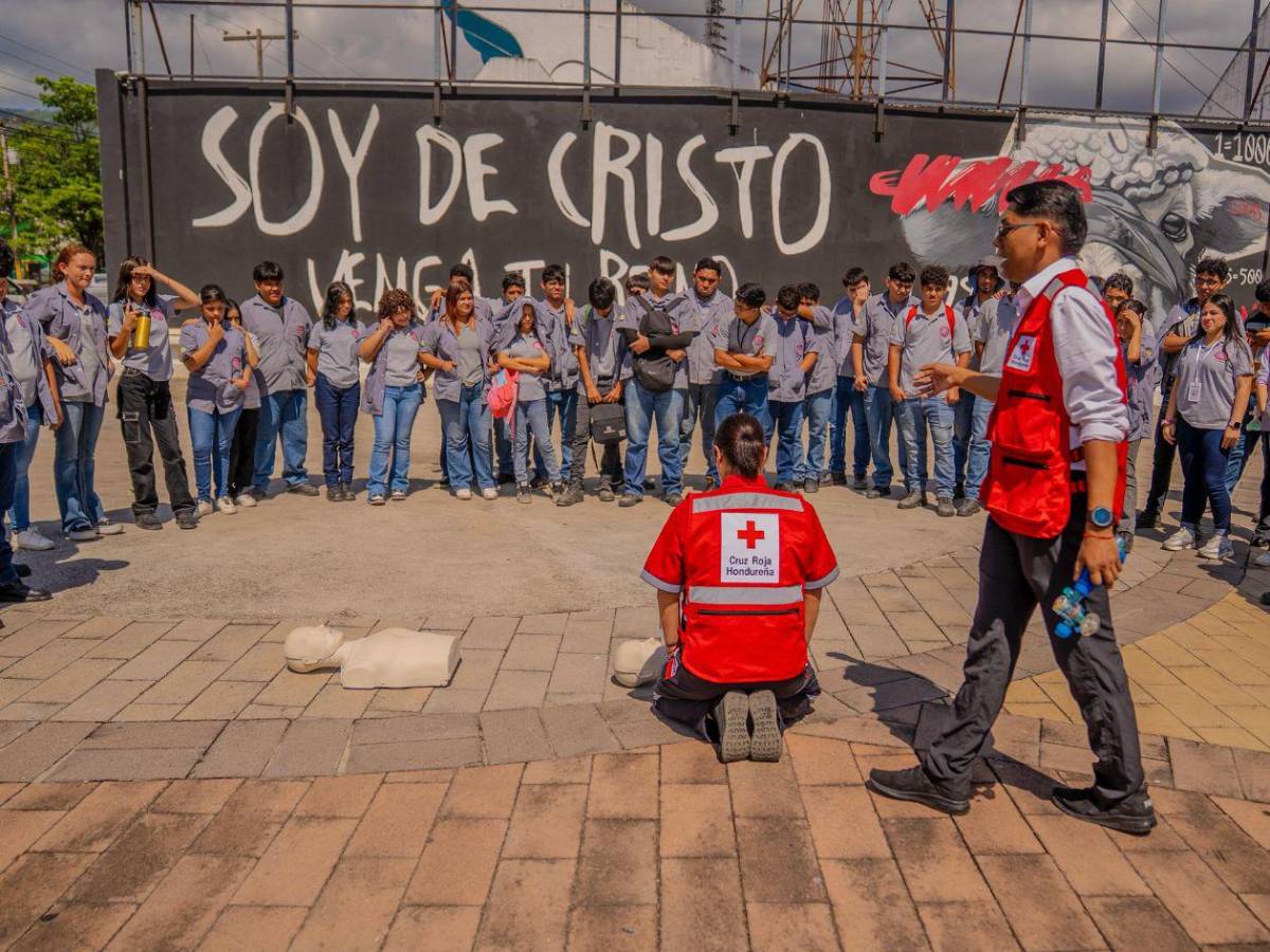 Así se preparan los estudiantes sampedranos para salvar vidas en una emergencia