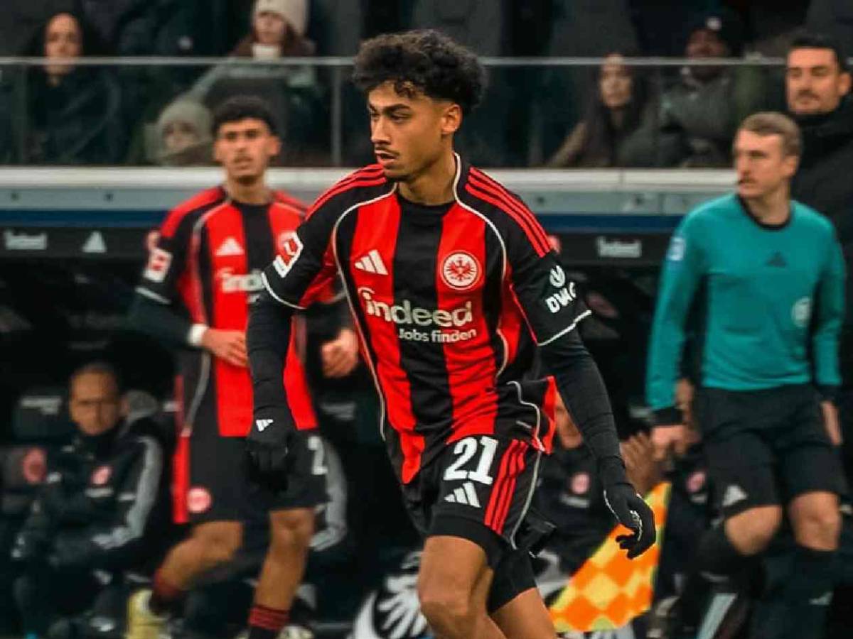 Hansi Flick lo sentó y tendría a su sustituto: el nuevo fichaje para el Barcelona