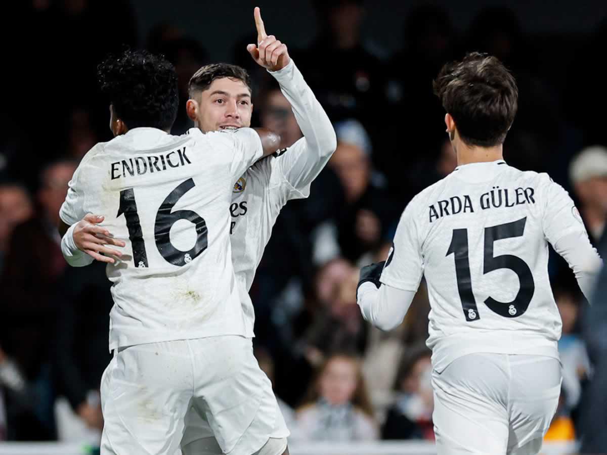 Fede Valverde puso por delante al Real Madrid y así lo celebró con Endrick y Arda Güler.
