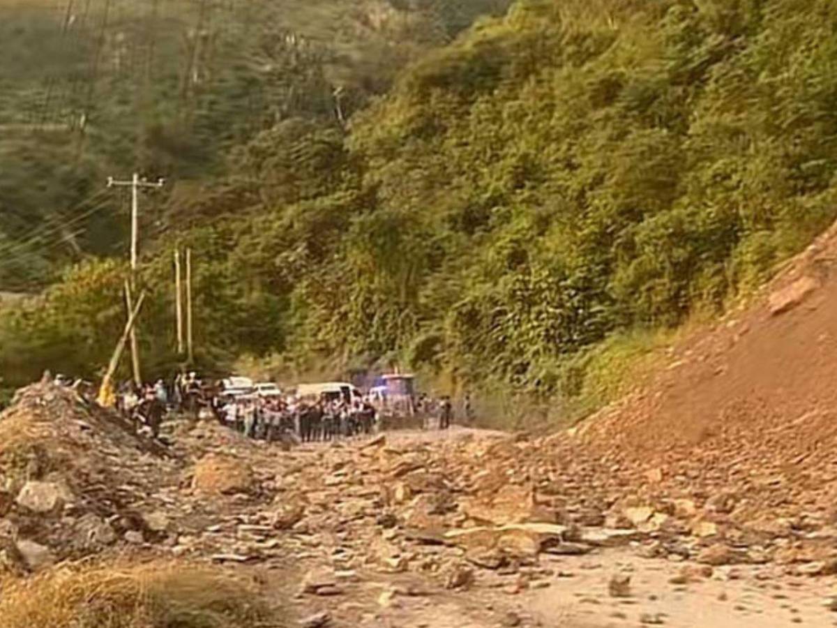 ¿Cuántos sampedranos están expuestos a riesgos por desastres naturales?