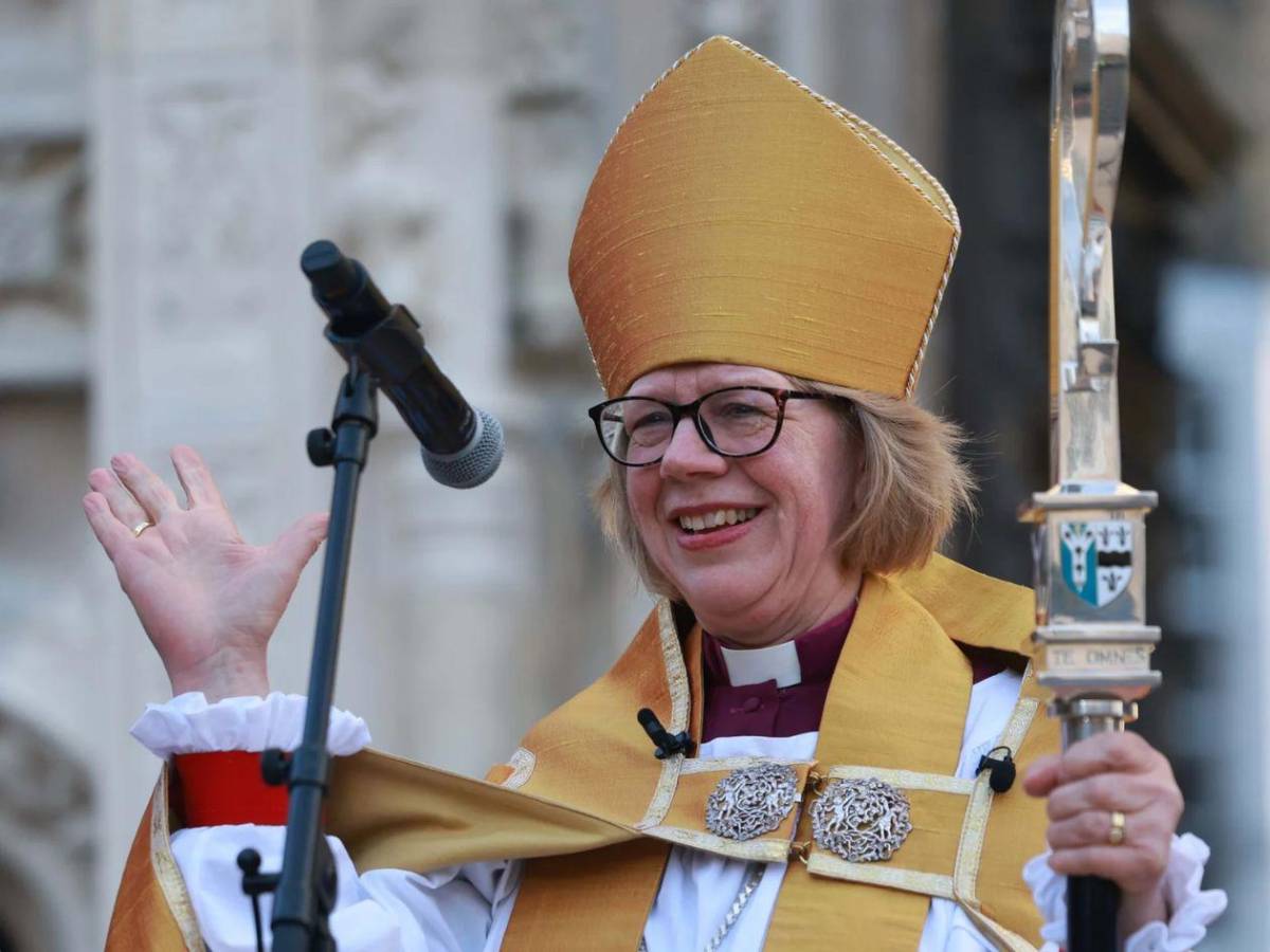Histórico: ex enfermera fue investida como la primera arzobispa de Canterbury