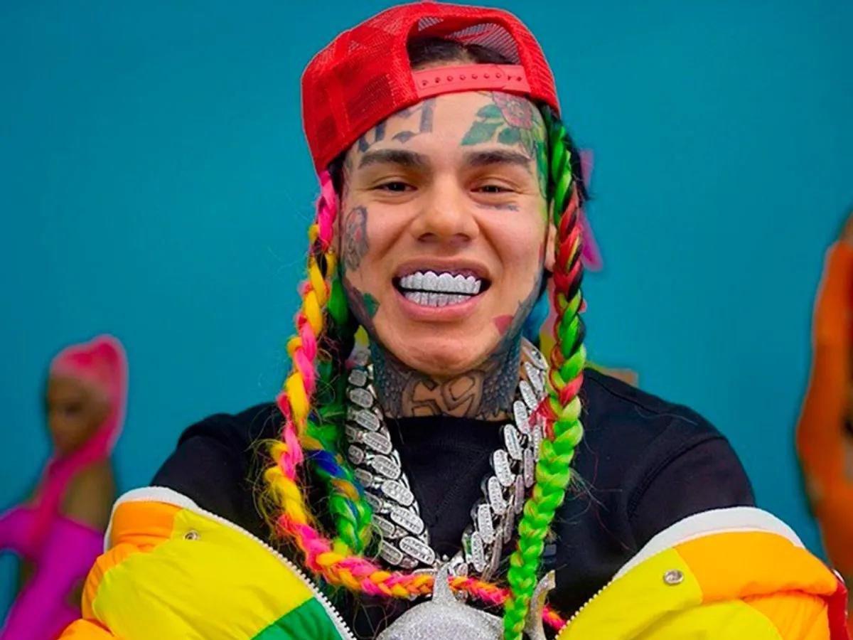 Tekashi69 reparte miles de dólares en comunidades de República Dominicana