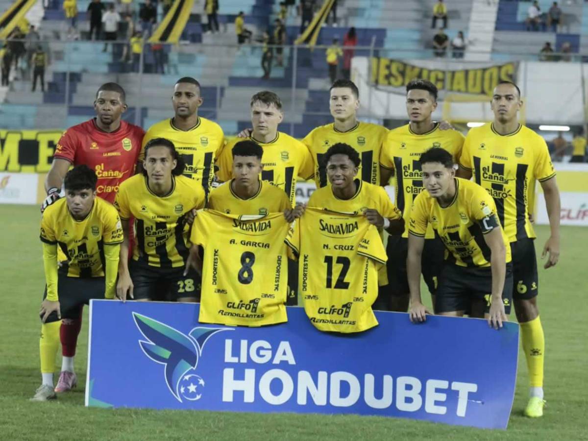 Real España de fiesta, dardo del 'Droopy' a Menjívar y bellas chicas en el Morazán