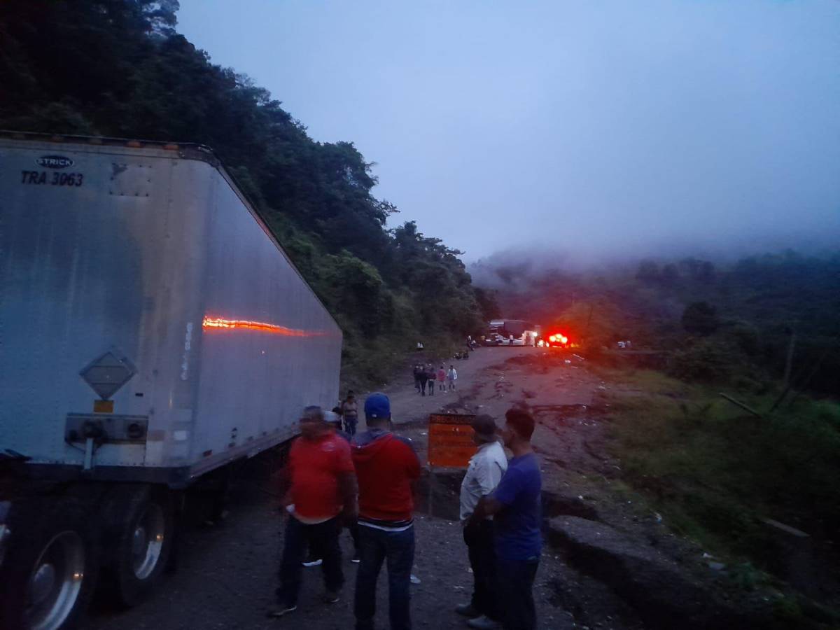 Rastra obstaculiza el paso a Copán Ruinas y punto fronterizo El Florido