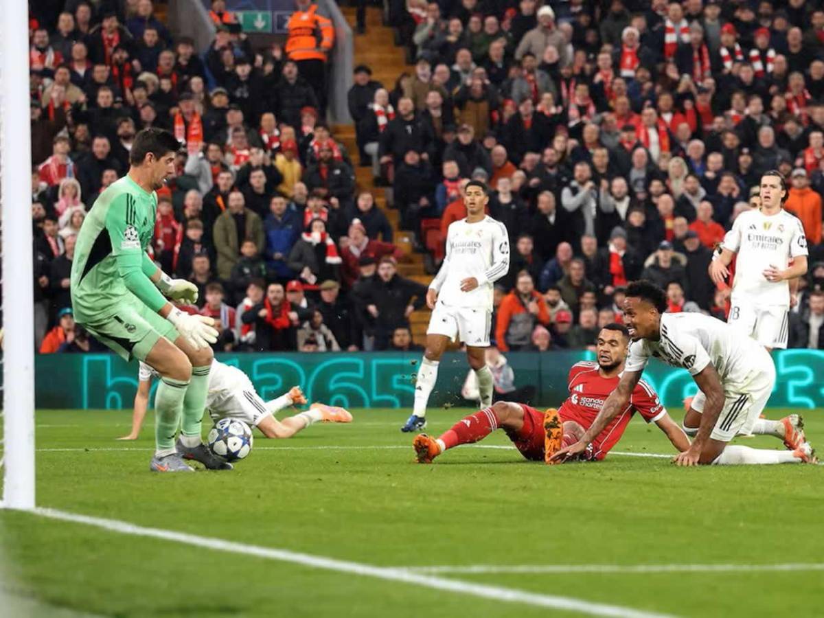 Decepción de Real Madrid, Vinicius humillado, burla a Arnold en Liverpool y PSG con fea noticia