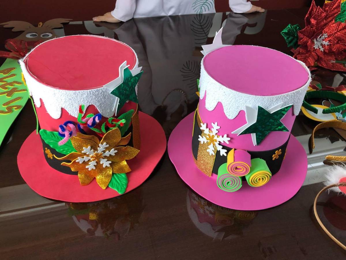 Creativa emprendedora nos enseña a hacer vinchas navideñas