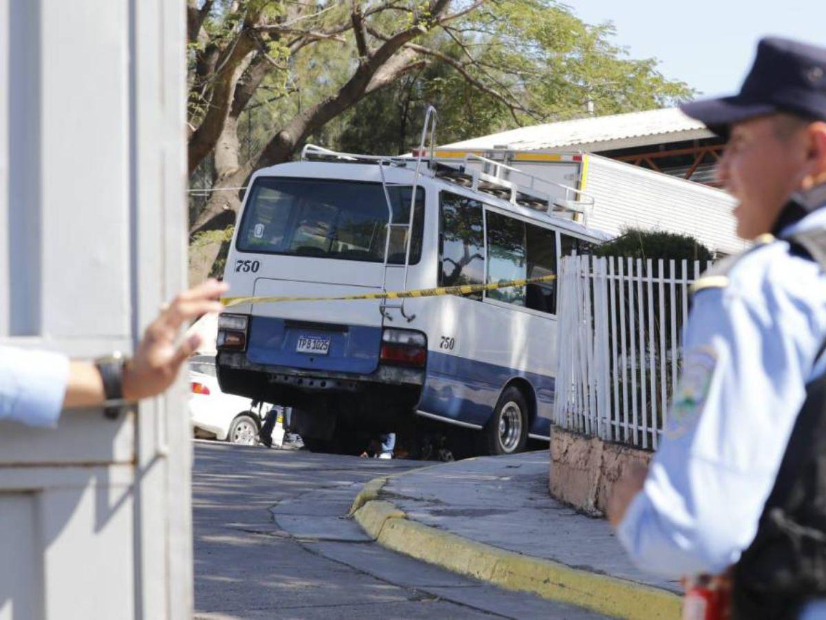 Dentro de bus matan a policía en Tegucigalpa; otro fue herido