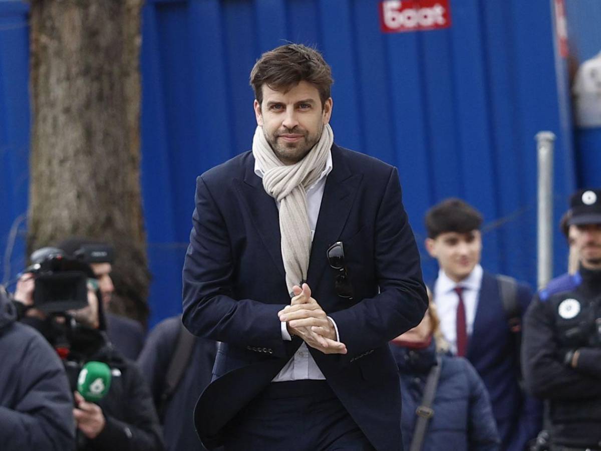 Gerard Piqué rompe a llorar ante el juez, mientras Shakira factura