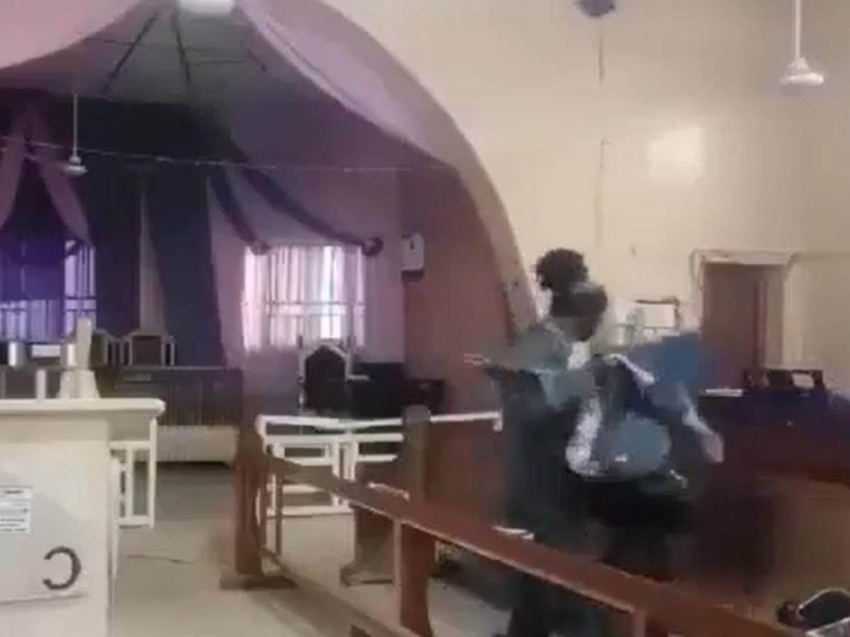 Secuestran a pastor y matan a tres personas durante ataque en iglesia