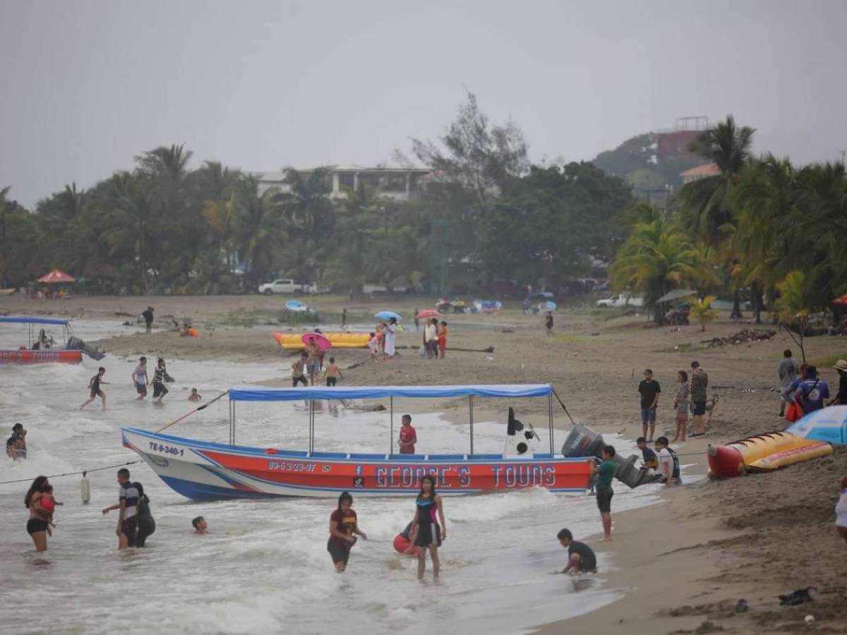Lluvias en playas de Honduras este jueves y viernes de Semana Santa