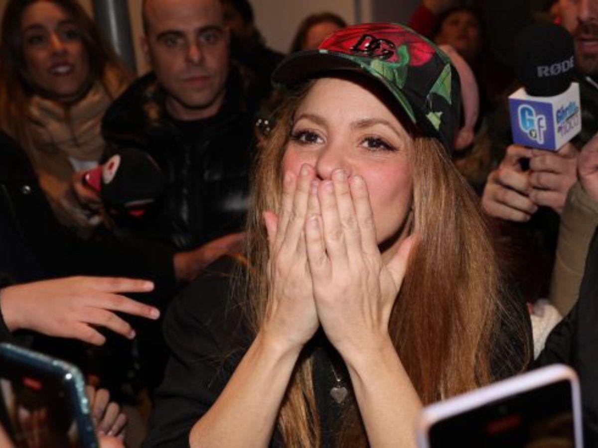 Shakira festejó su cumpleaños con fans que llegaron hasta su casa