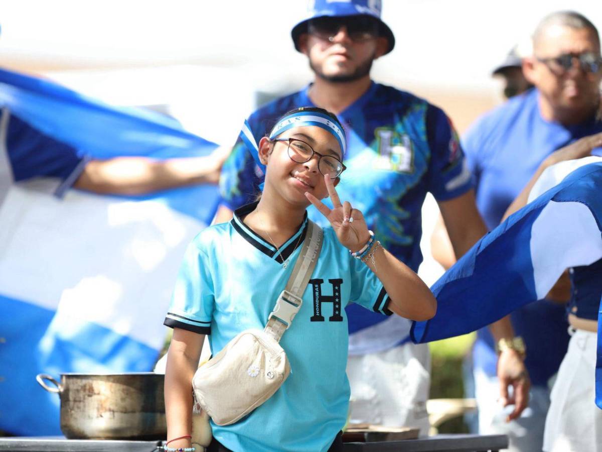 Honduras - El Salvador: Bellas chicas y curiosa petición a Palma