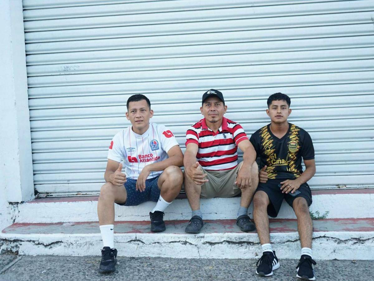 Aficionado disfrazado de jeque, bellas chicas y ambientazo en el Francisco Morazán