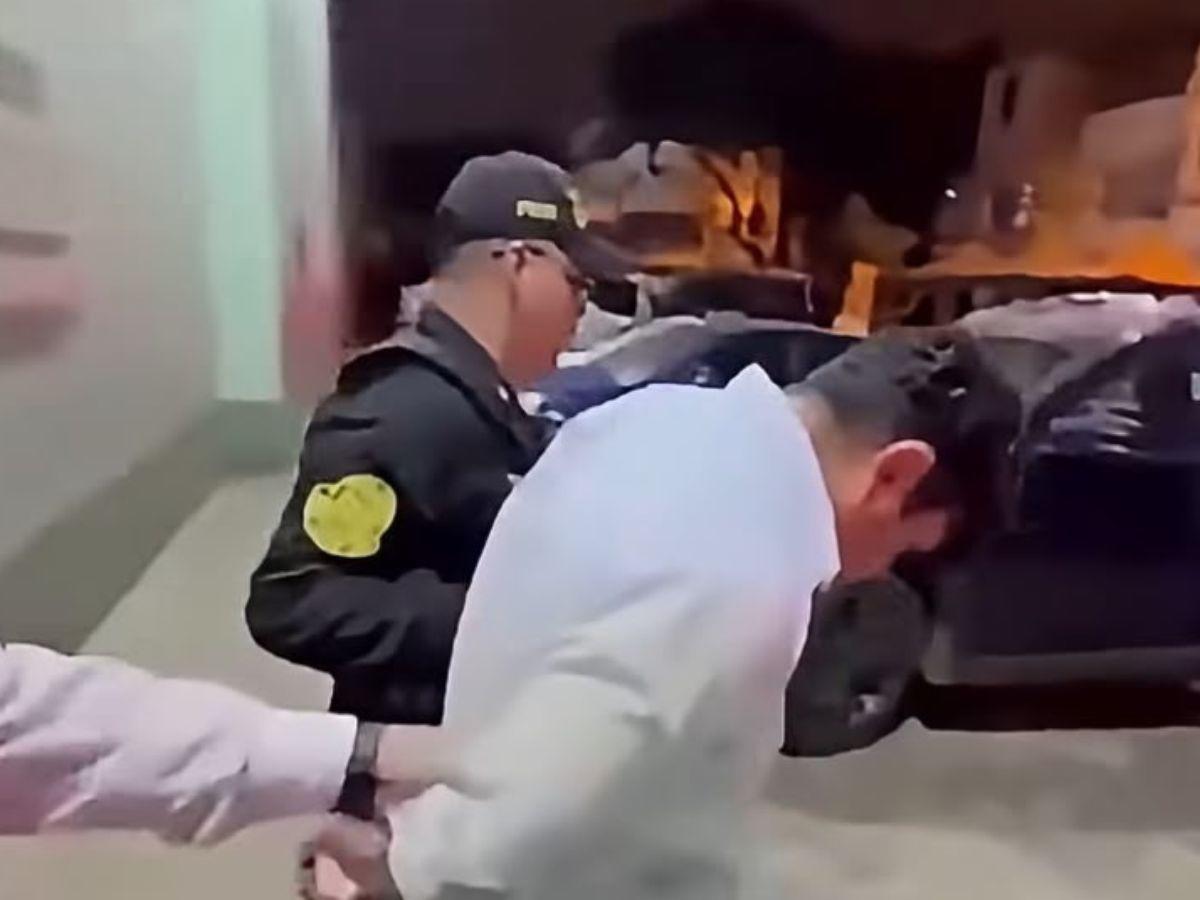 Joven mata a puñaladas a abuelo tras descubrir que era el amante de su esposa