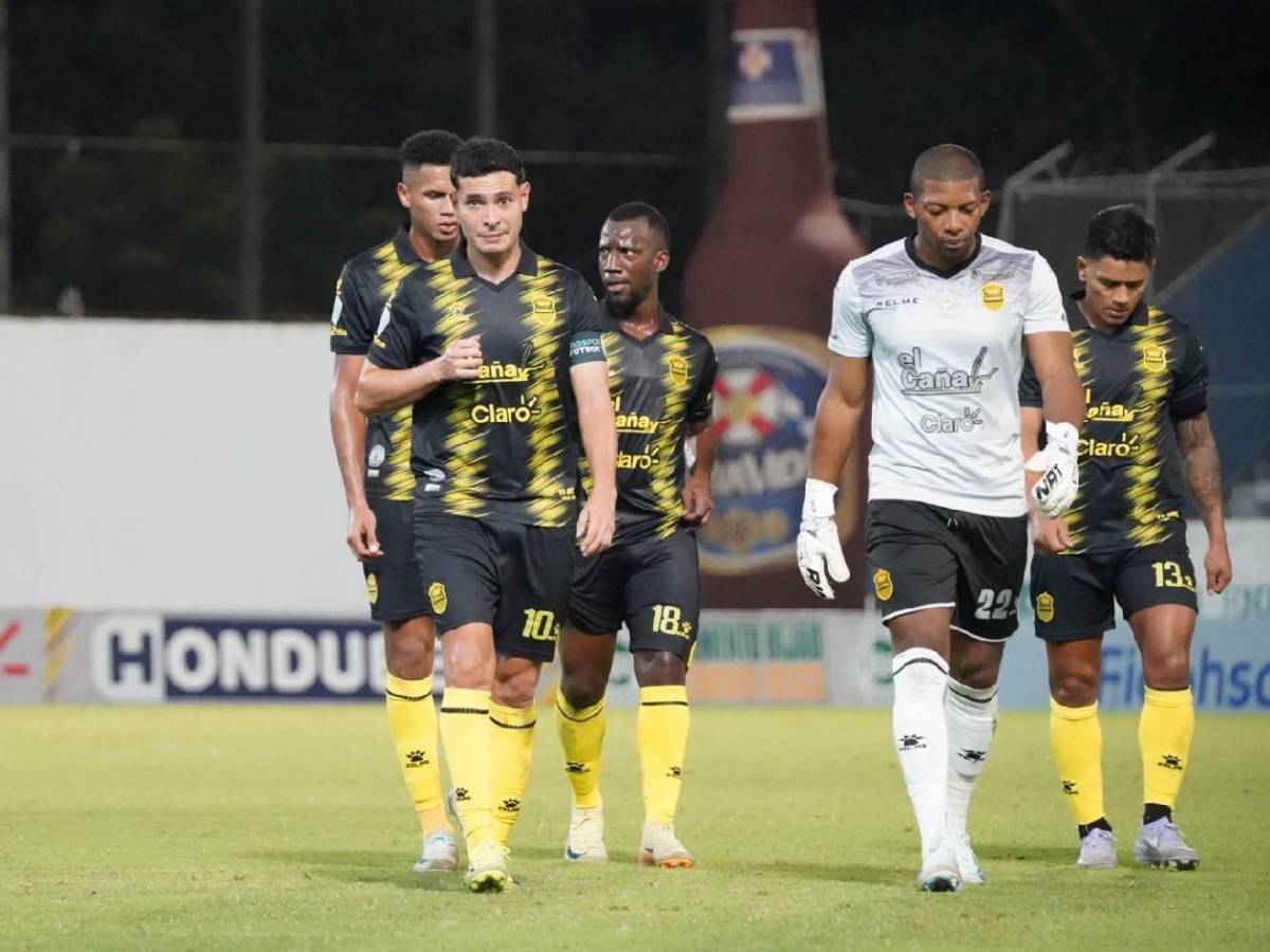 Alegría del Real España, chicas, susto con jugador y gesto de Jeaustin