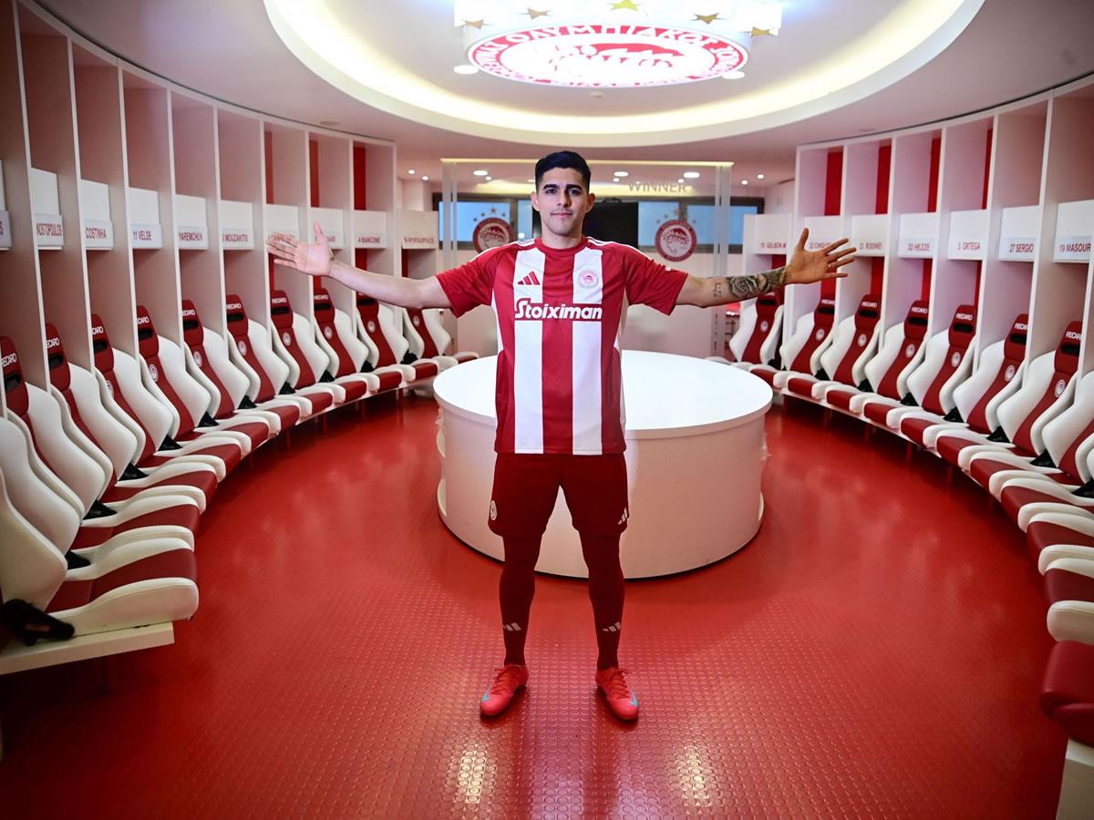 Luis Palma ya pisó su nuevo vestuario que compartirá en el Olympiacos.