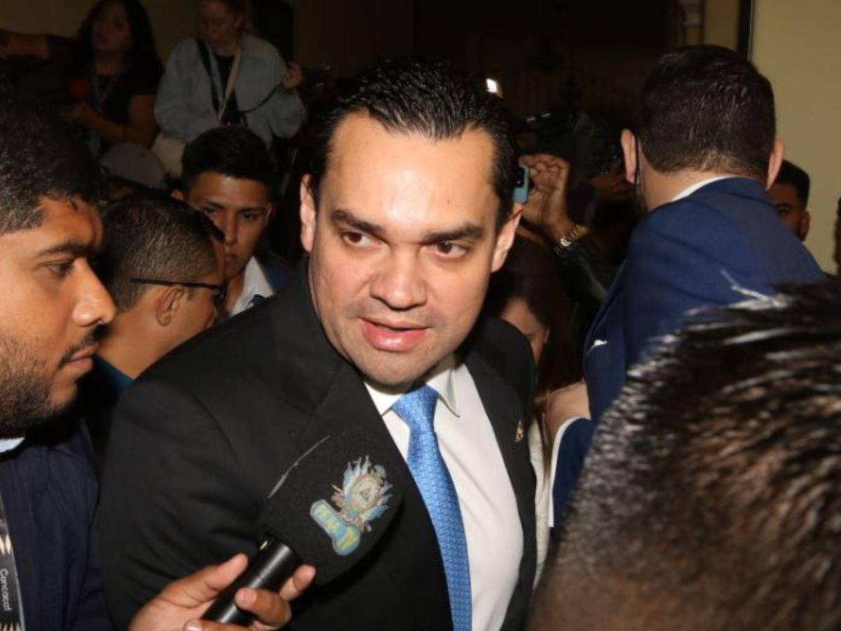 ¿Por qué hay una bandera blanca en el Congreso? Tomás Zambrano explica