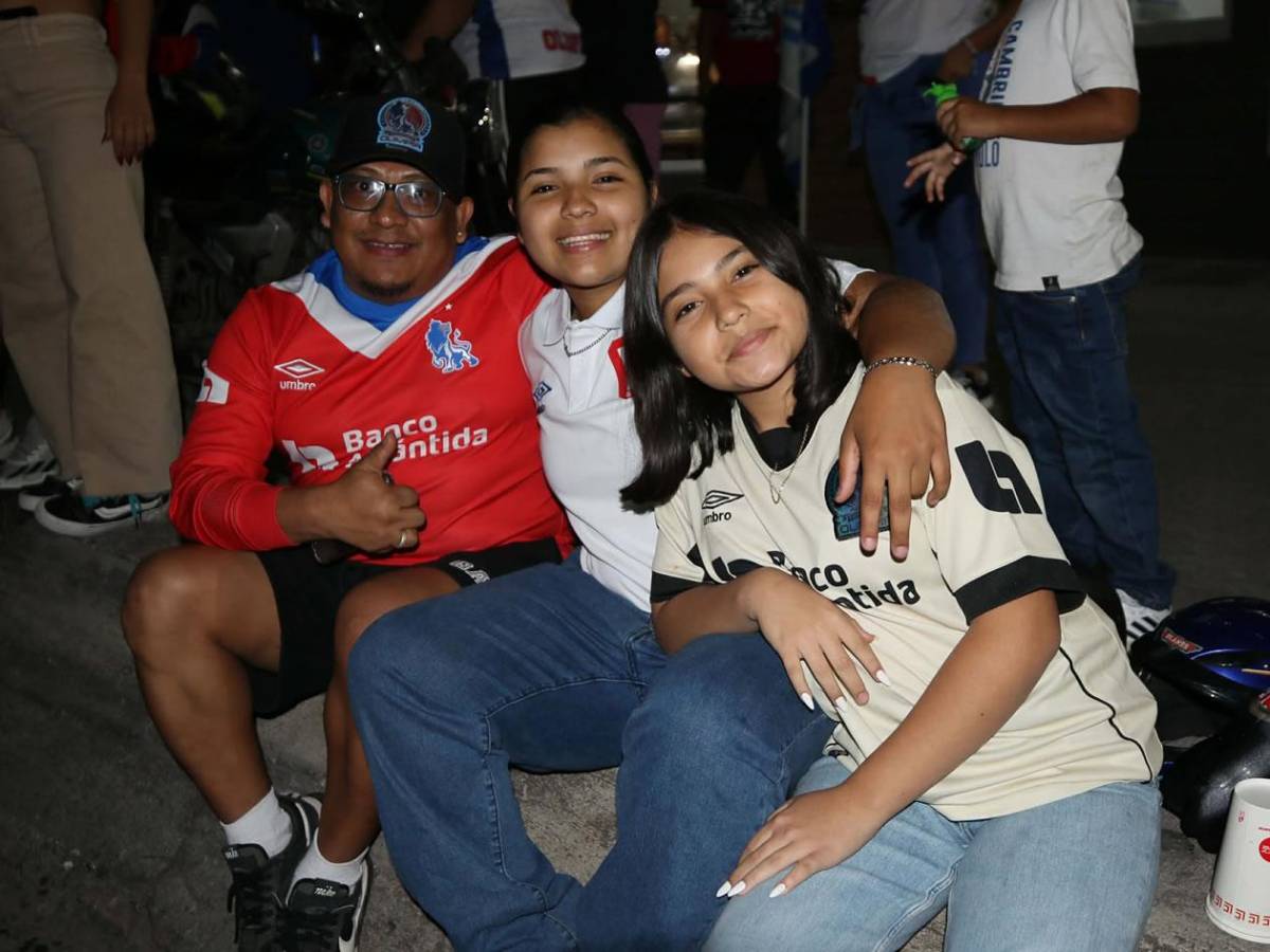 Espectacular banderazo de la afición del Olimpia y piden la Copa 40 ante Marathón
