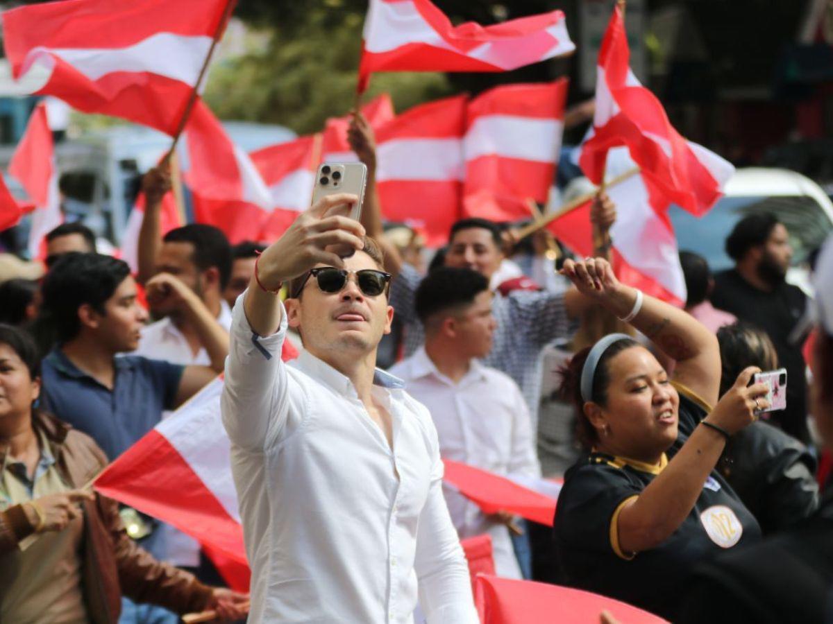 Simpatizantes liberales y nacionalistas se unen en apoyo a las consejeras del CNE