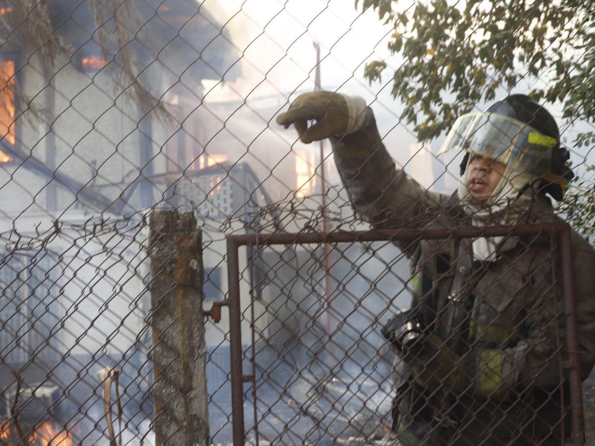 Así fueron consumidas las oficinas de iglesia evangélica en San Pedro Sula