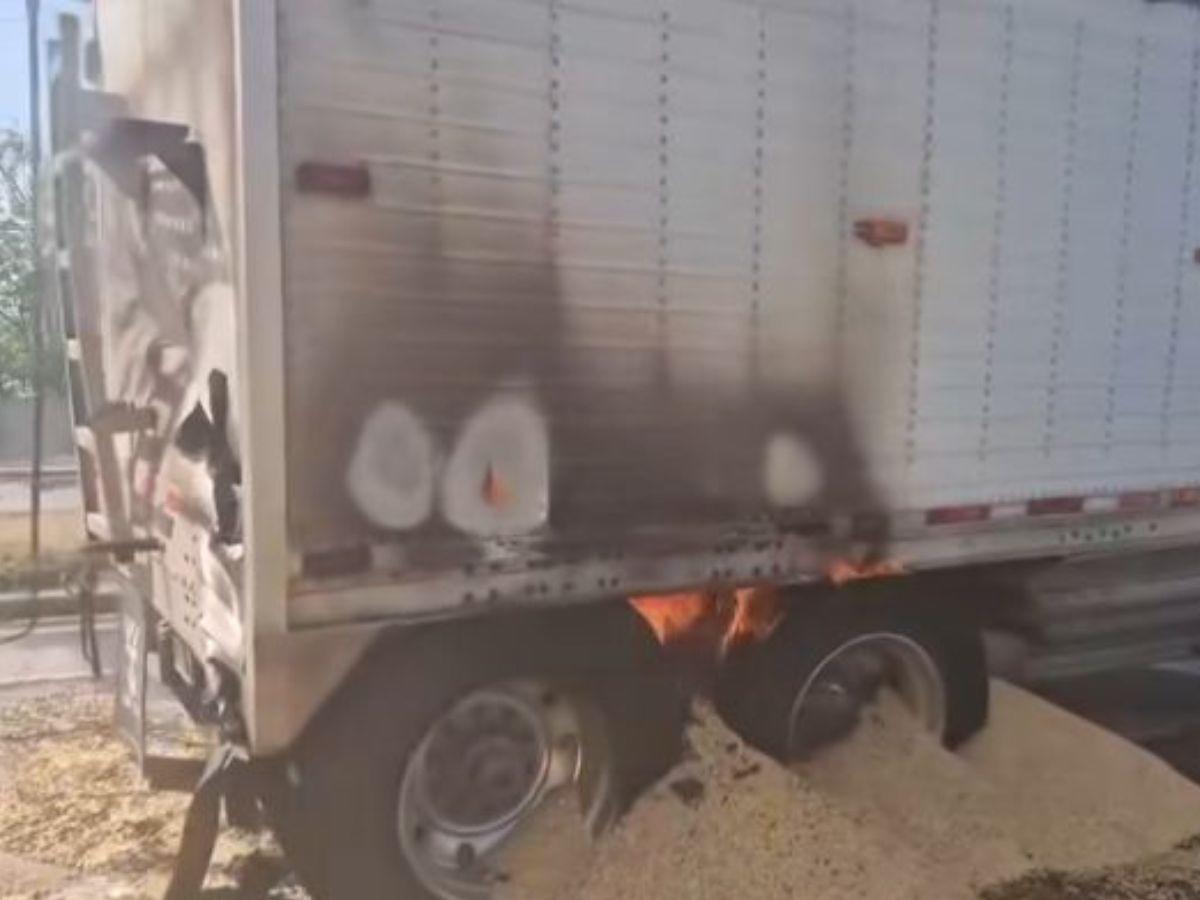 Incendian rastra durante protesta de socios de Koriun en Choloma