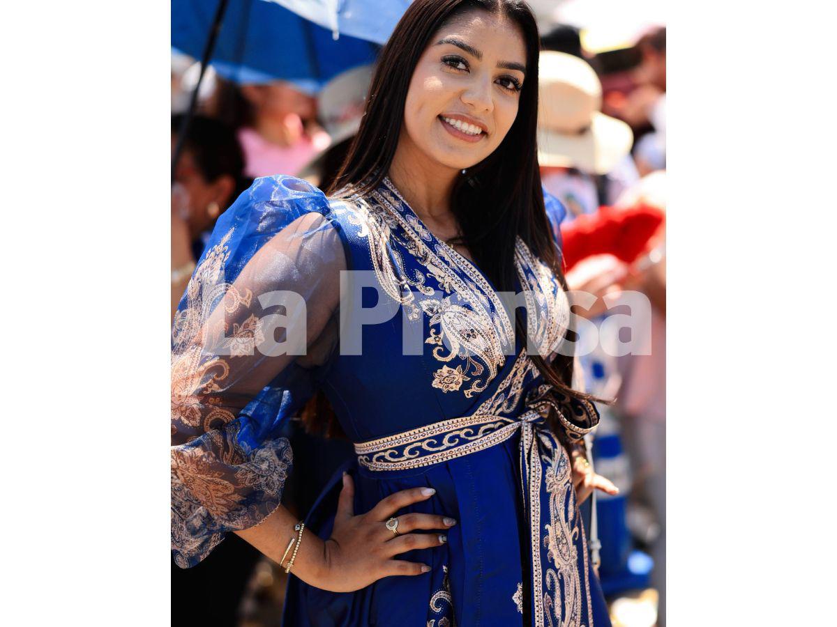 ¿Quién es la bella maestra que acaparó miradas en los desfiles de San Pedro Sula?